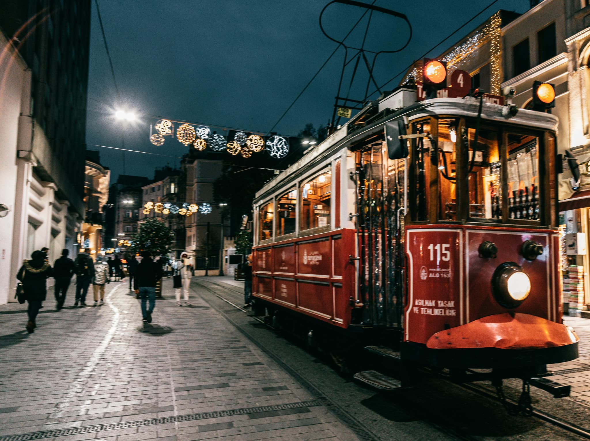 Doğru franchise lokasyonu, işletmenizin uzun vadeli başarısı için en belirleyici faktördür.