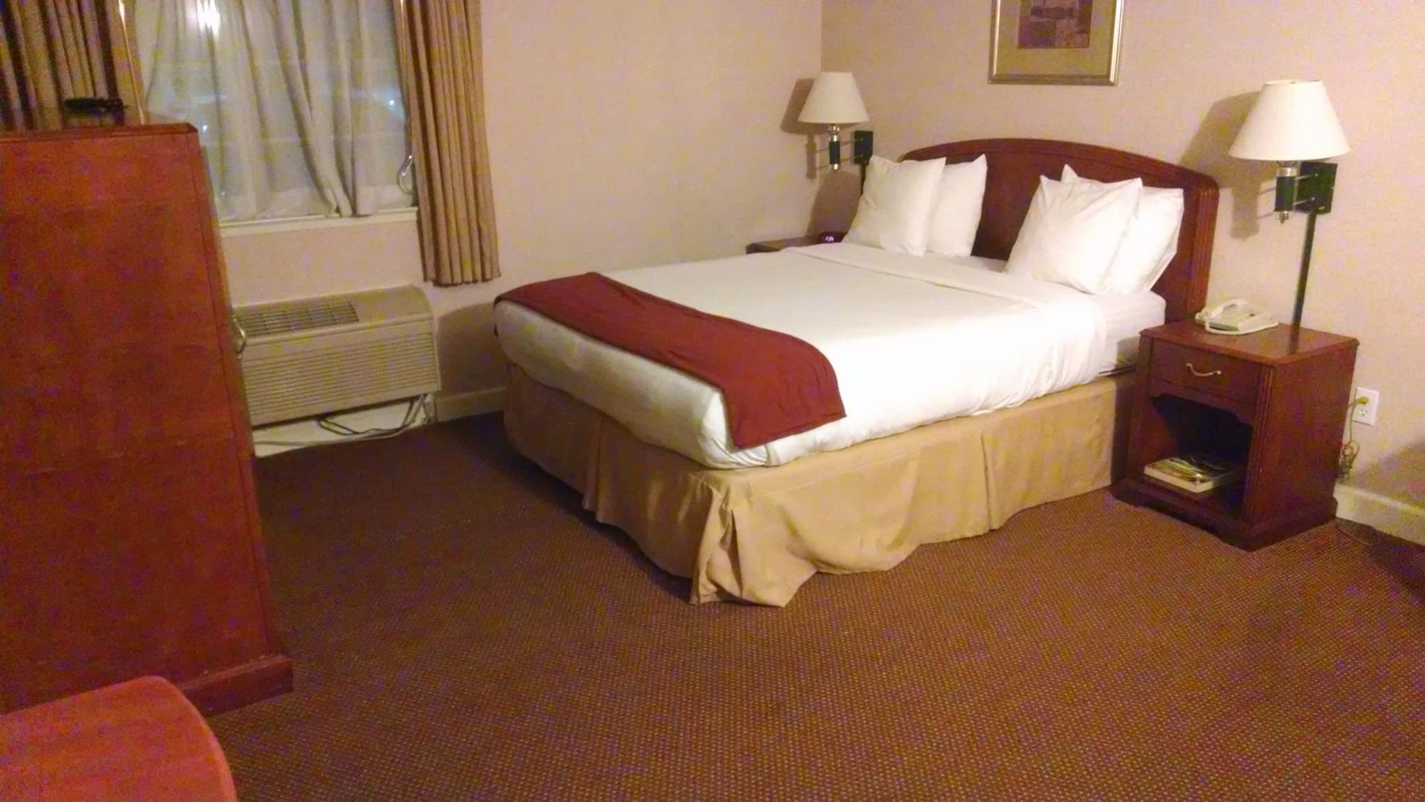 Devren devralınabilecek bir otel odasının içeriden görünümü